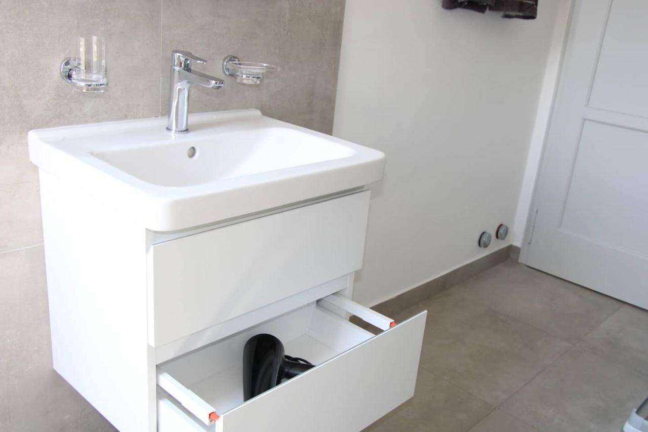 New & Modern Apartment With Beautiful Lake View! Lugano Exteriör bild